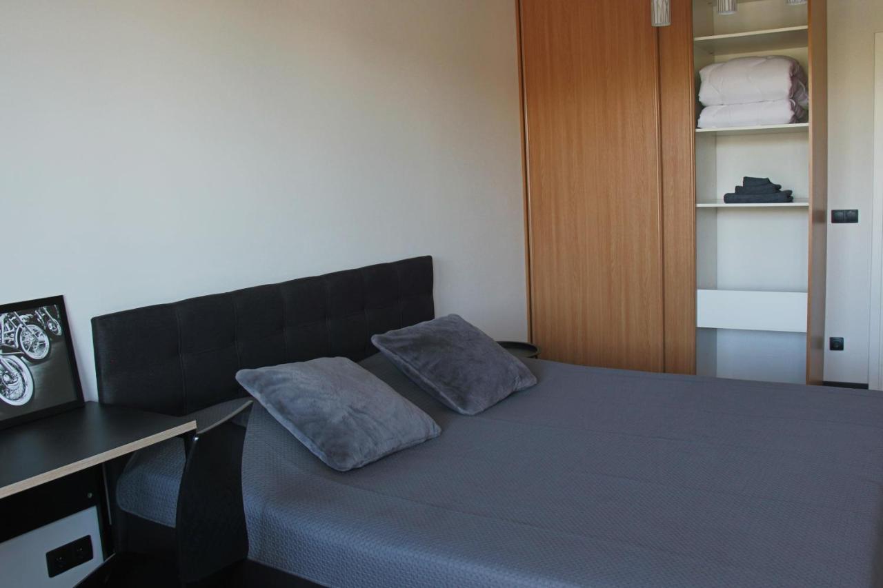 New Modern 4-Room Apartment With Big Balcony And Undeground Parking In Center Of Таллин Экстерьер фото
